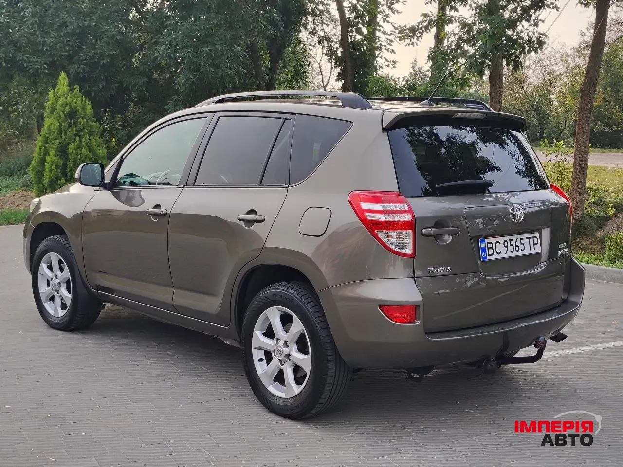 Toyota RAV4 - фото 3