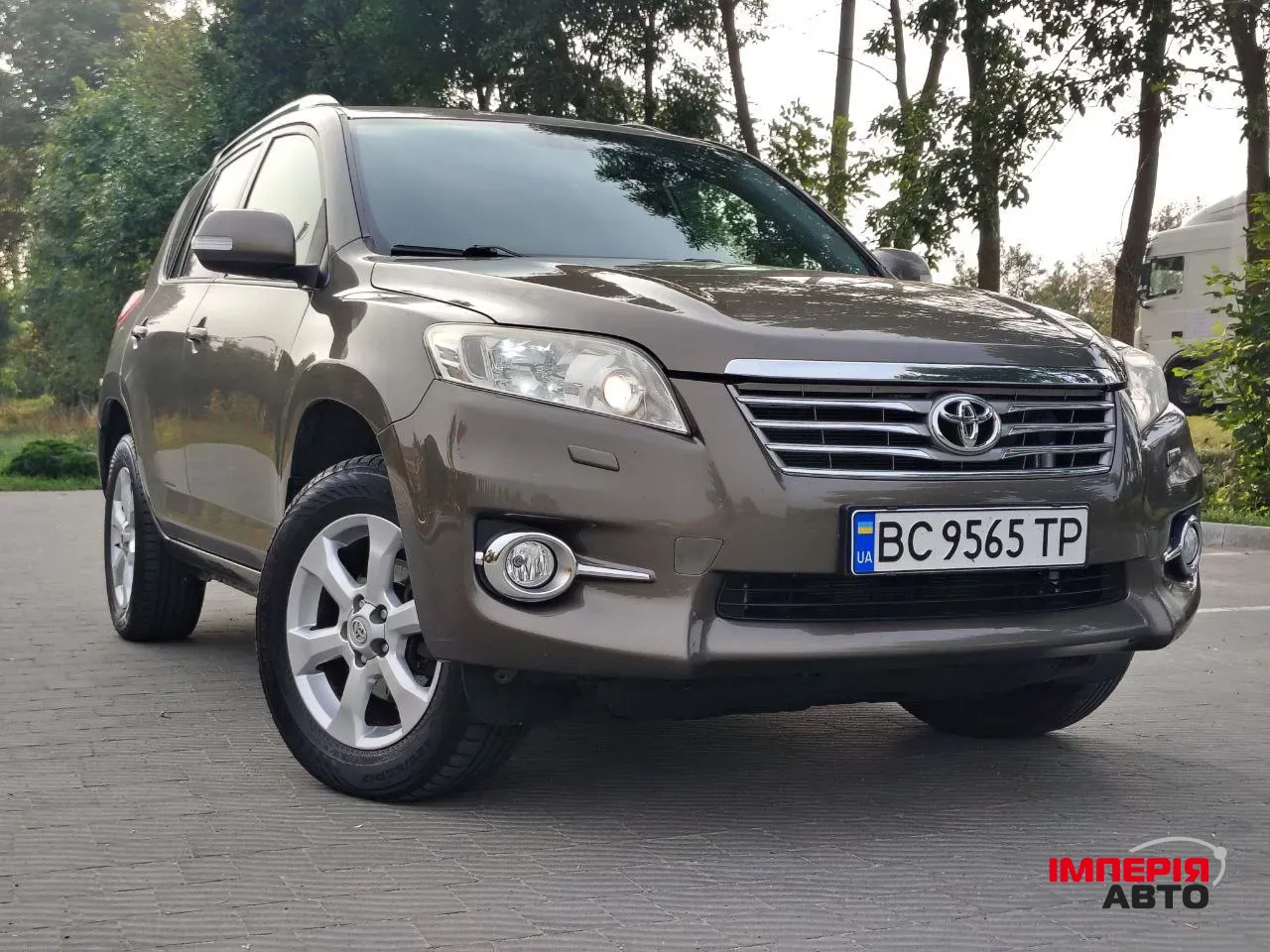 Toyota RAV4 - фото 1