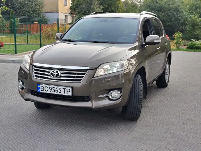 Toyota RAV4 - фото 2