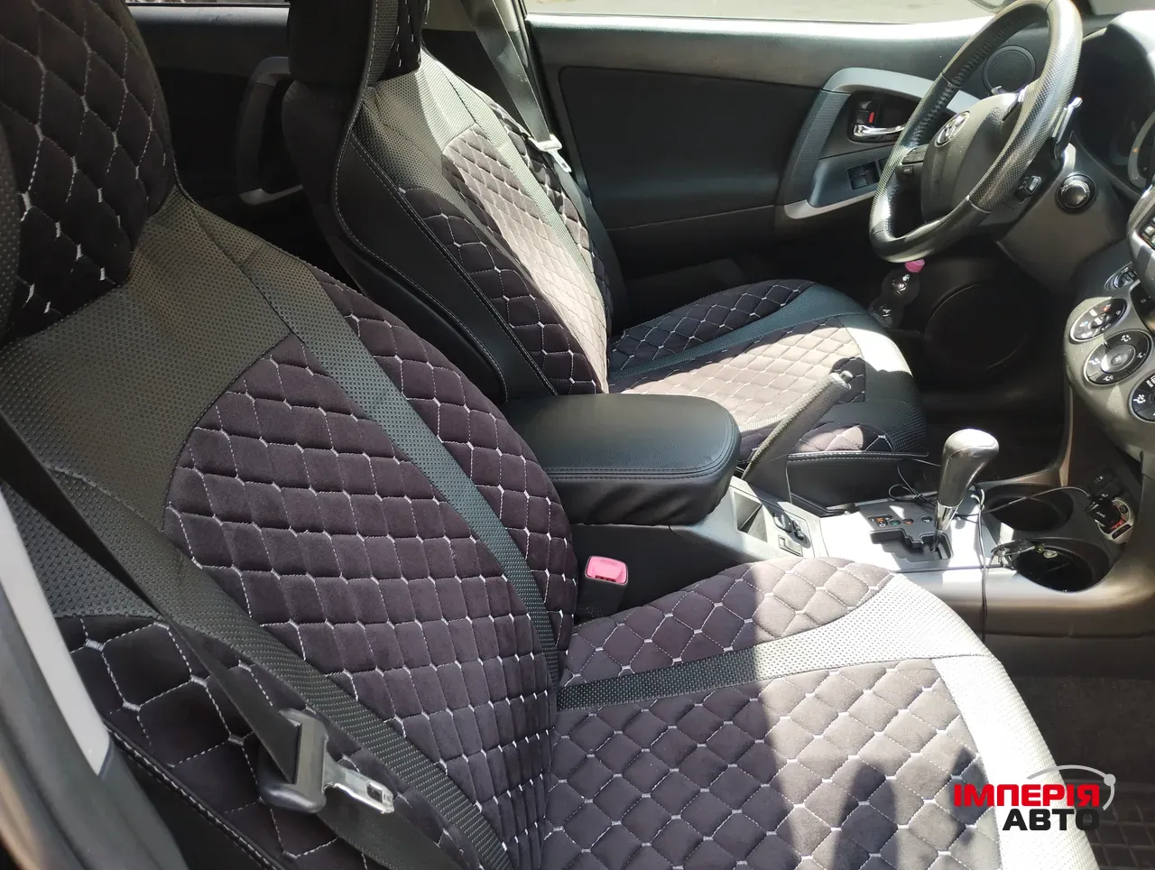 Toyota RAV4 - фото 2