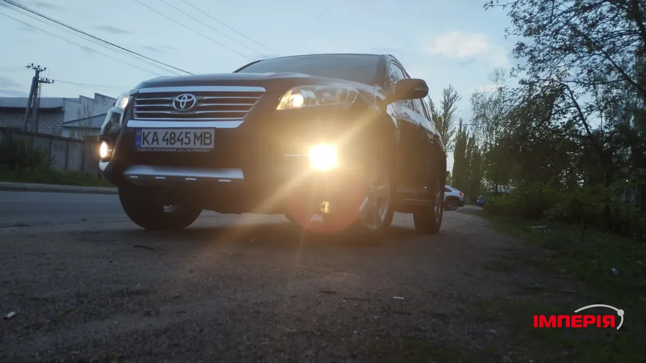 Toyota RAV4 - фото 3