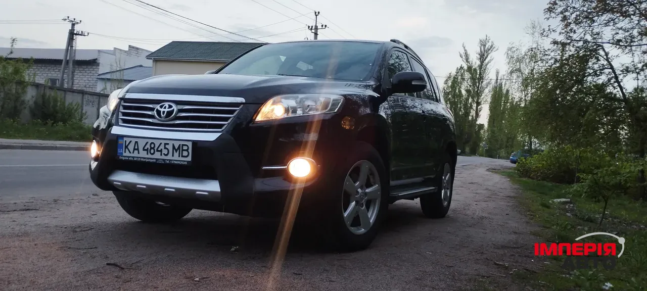 Toyota RAV4 - фото 4