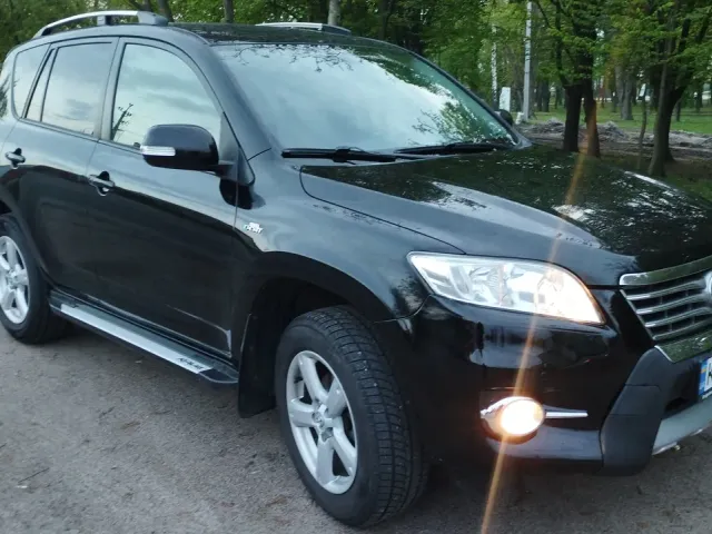 Toyota RAV4 - фото 5