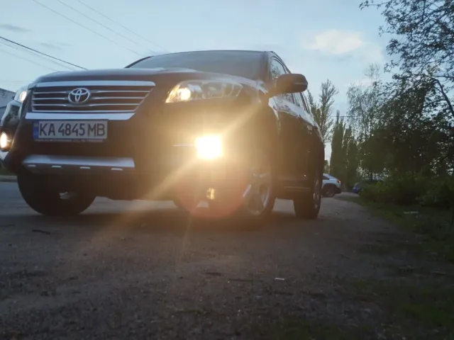 Toyota RAV4 - фото 3
