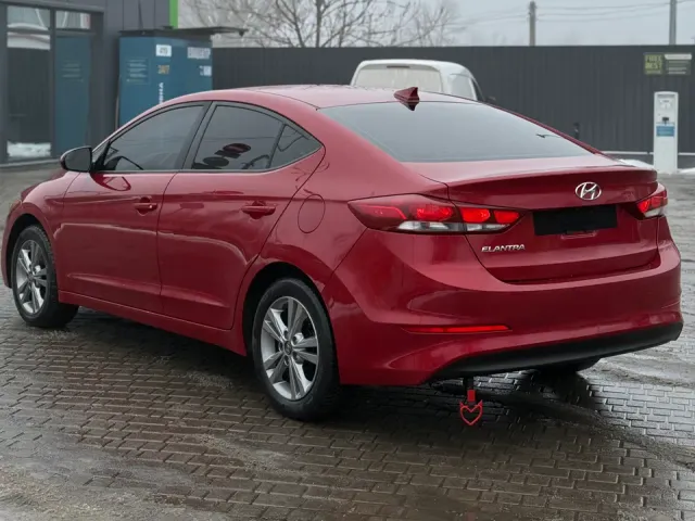 Hyundai Elantra - фото 5
