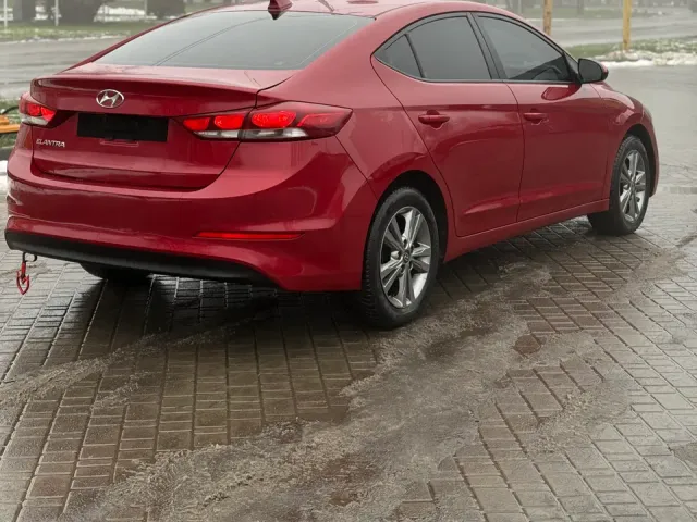 Hyundai Elantra - фото 4