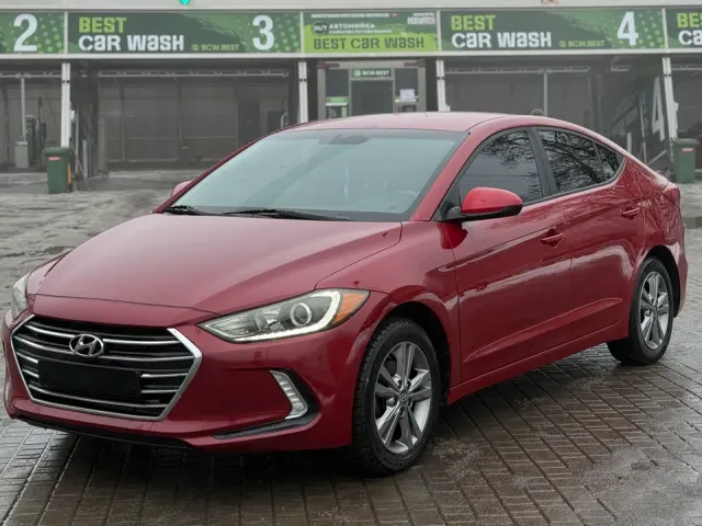 Hyundai Elantra - фото 1