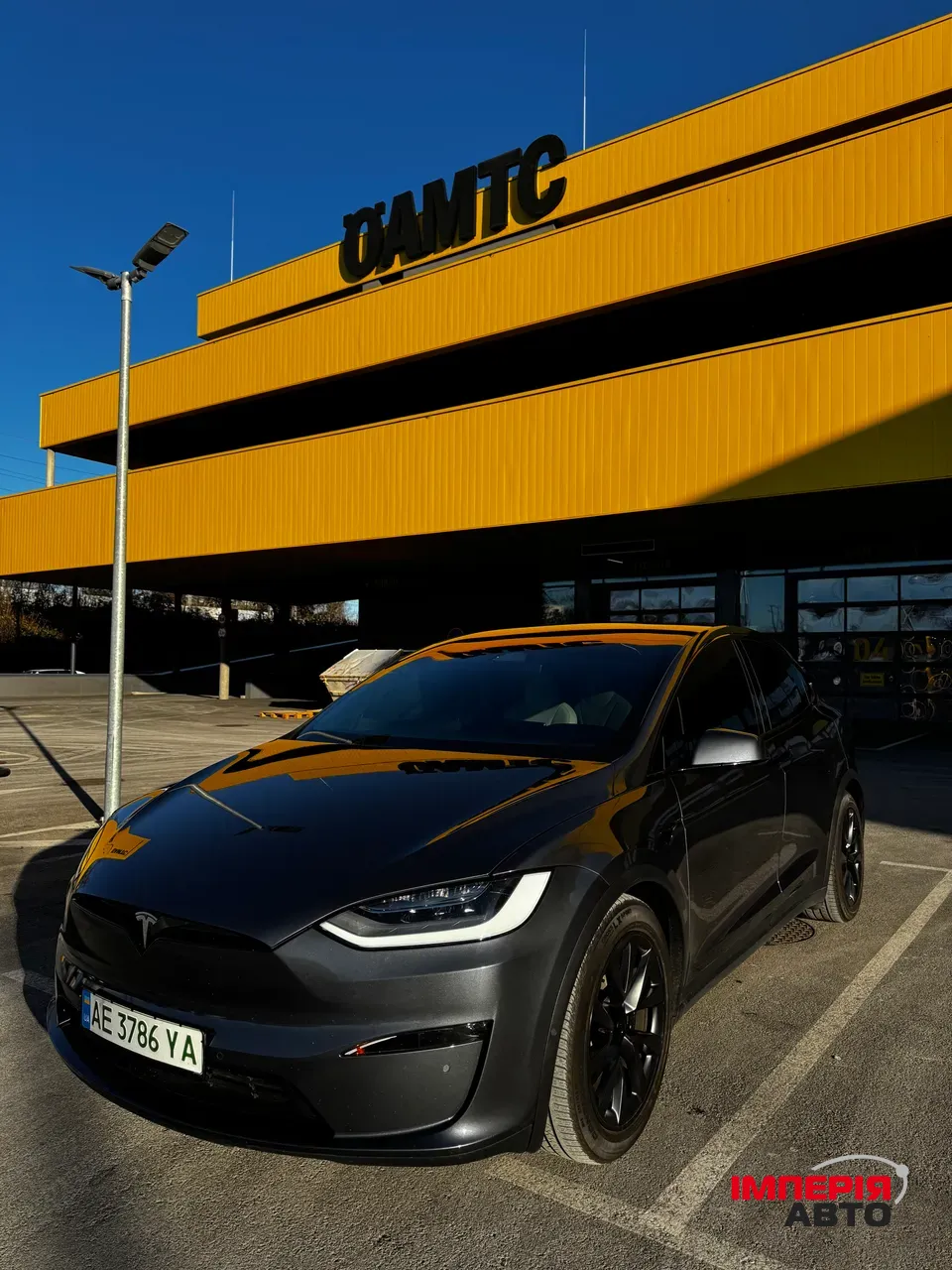 Tesla Model X - фото 1
