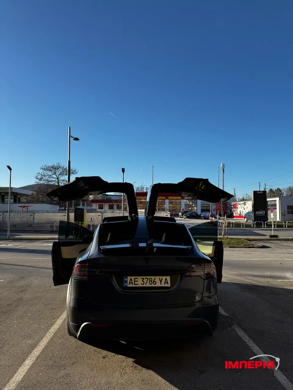 Tesla Model X - фото 10
