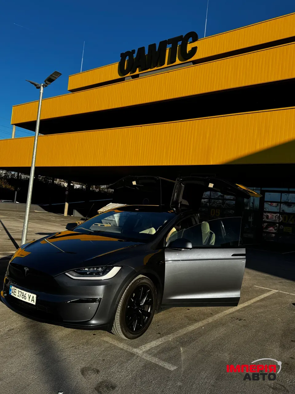 Tesla Model X - фото 12