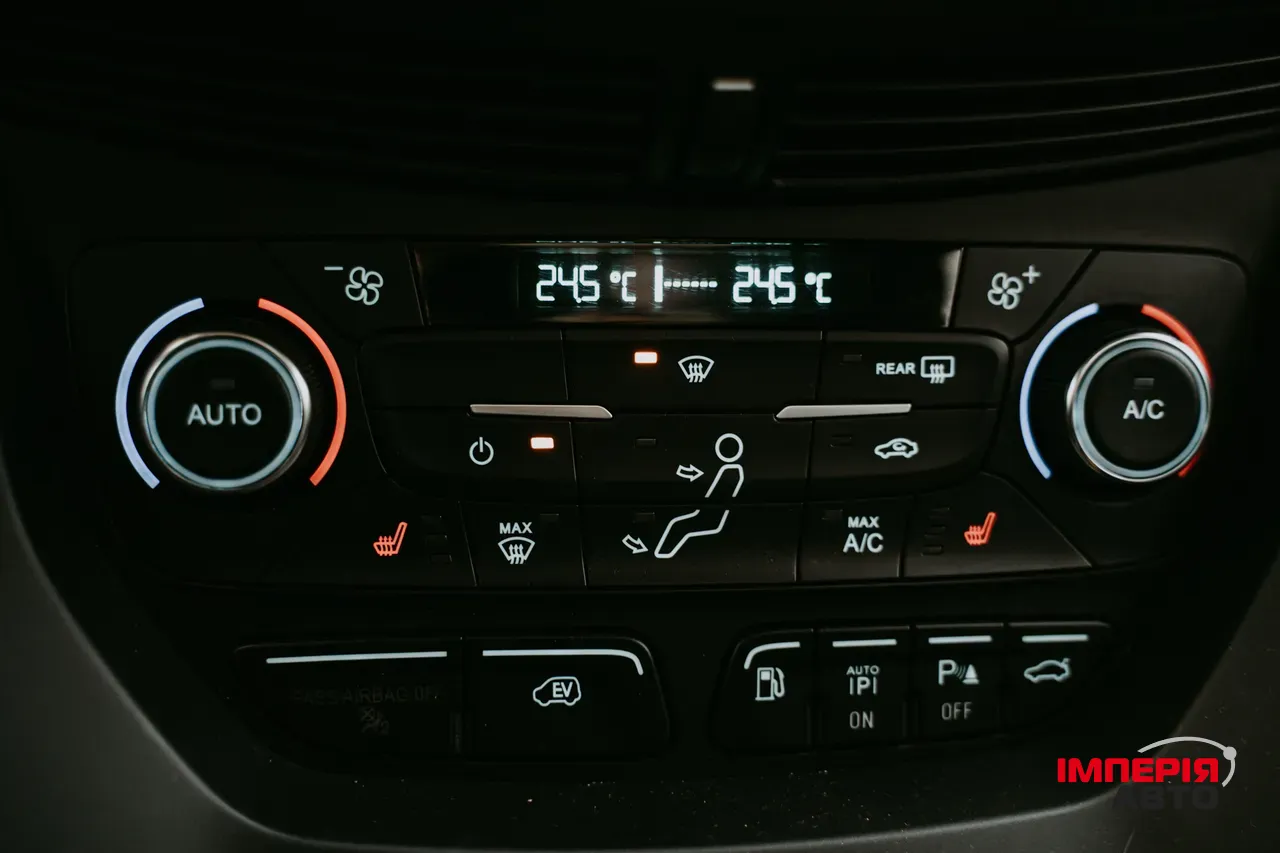 Ford C-MAX - фото 17