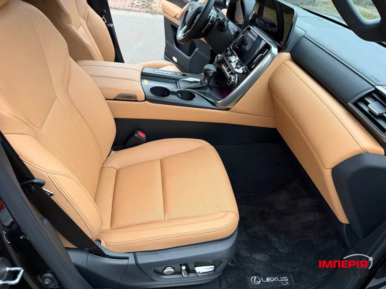 Lexus LX - фото 14