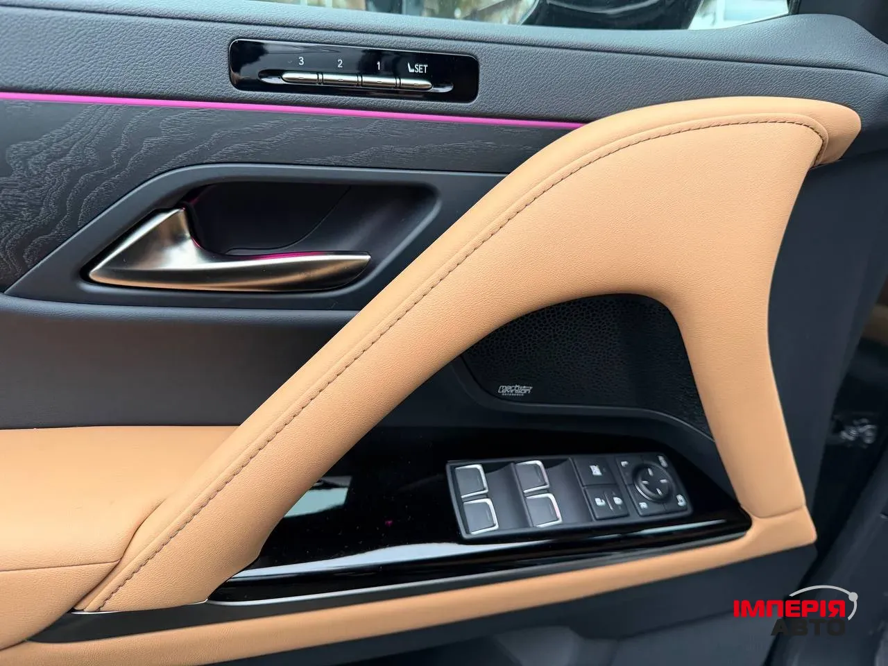 Lexus LX - фото 8