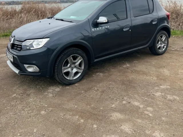 Renault Sandero - фото 1