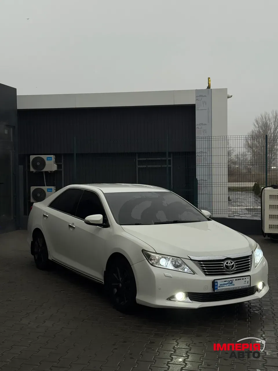 Toyota Camry - фото 3