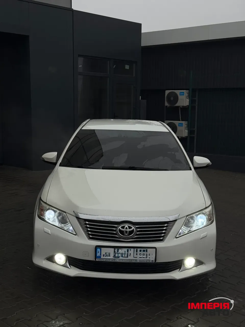 Toyota Camry - фото 2