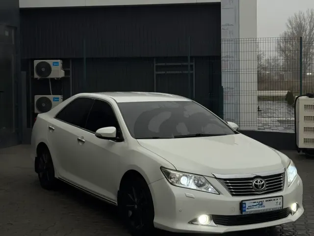 Toyota Camry - фото 3