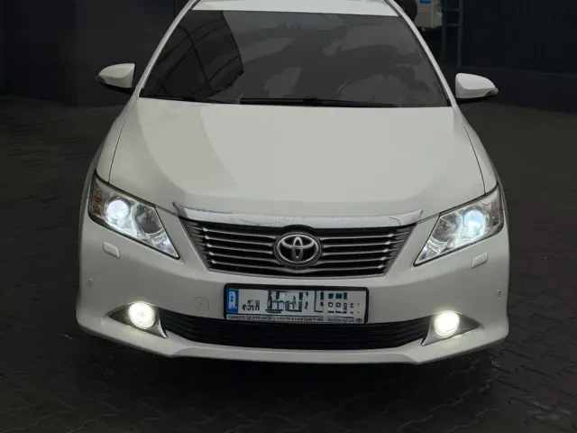 Toyota Camry - фото 2