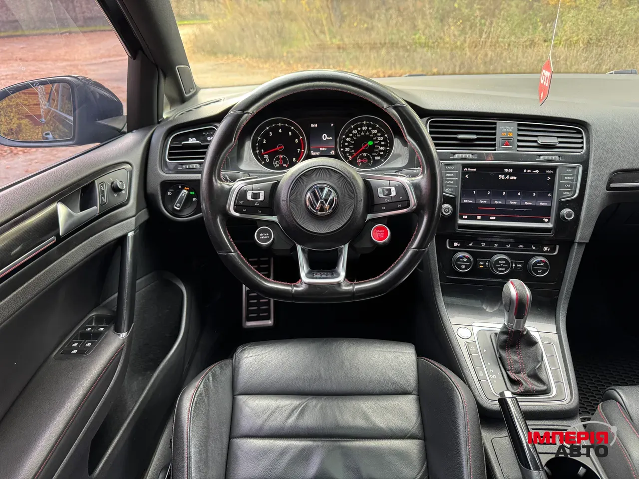 Volkswagen Golf GTI - фото 8