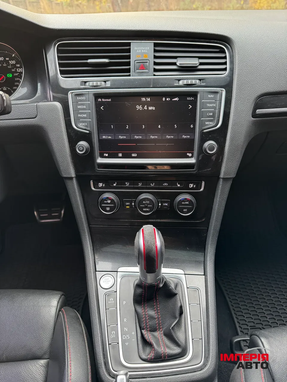 Volkswagen Golf GTI - фото 9