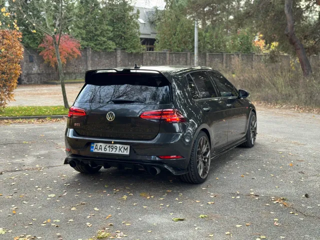 Volkswagen Golf GTI - фото 5