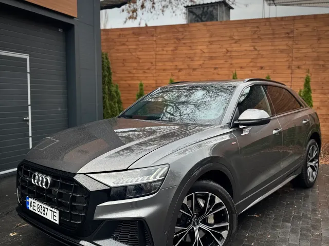 Audi Q8 - фото 1