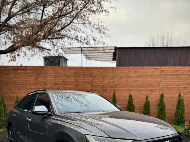 Audi Q8 - фото 5