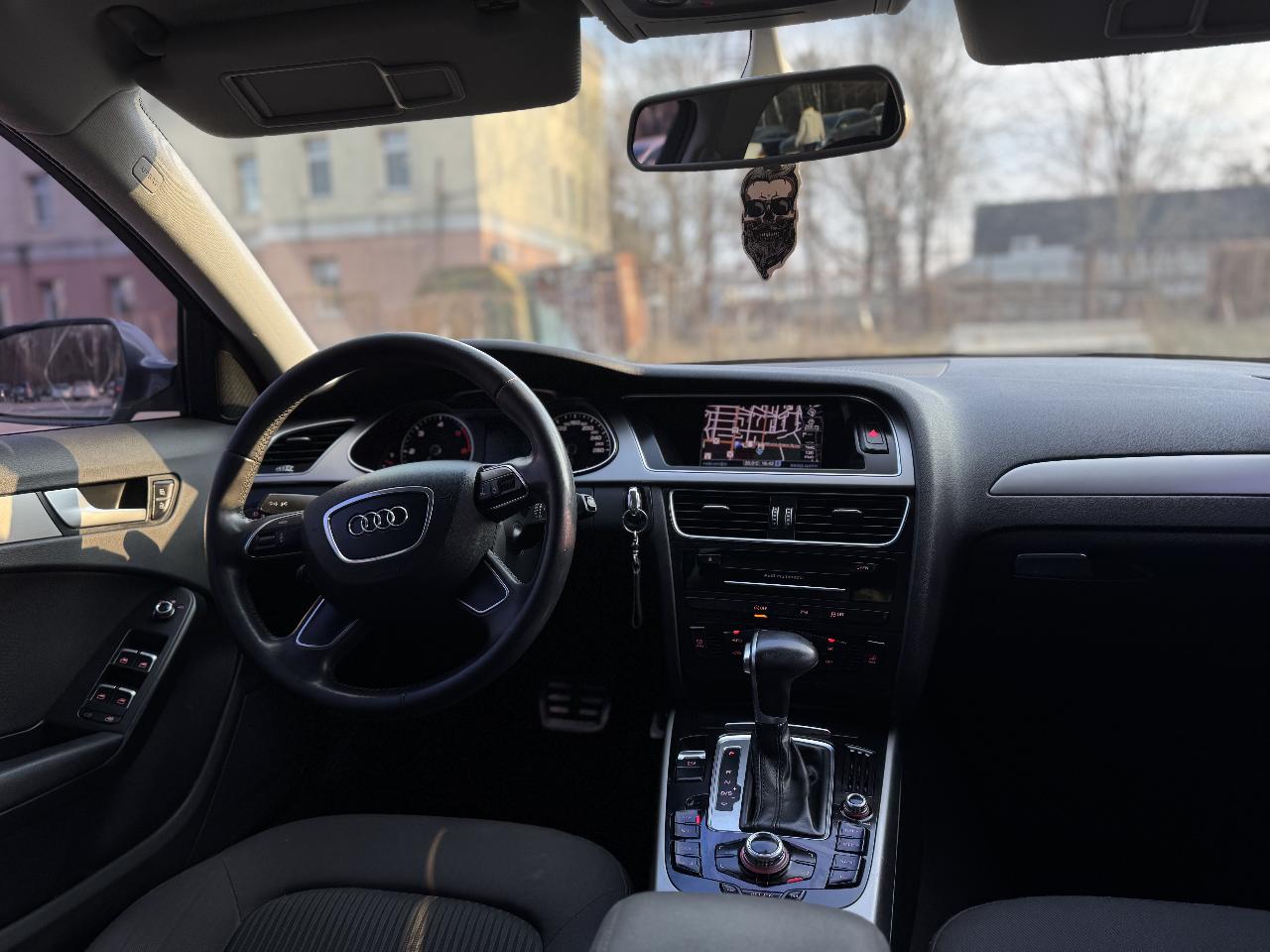 Audi A4 - фото 7