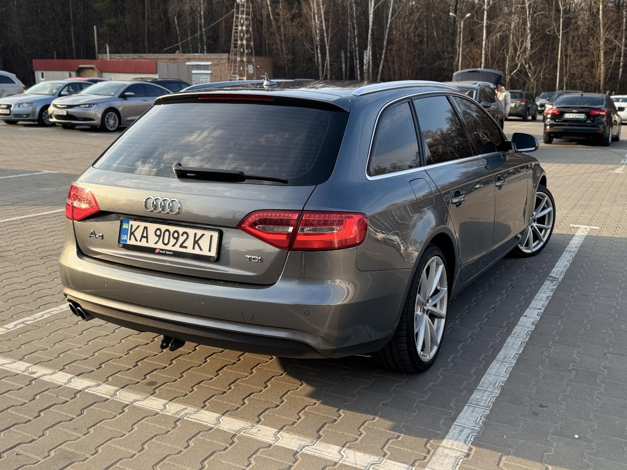 Audi A4 - фото 9