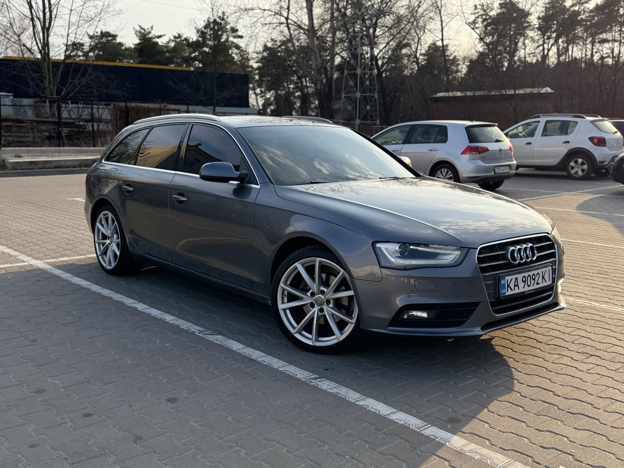 Audi A4 - фото 1