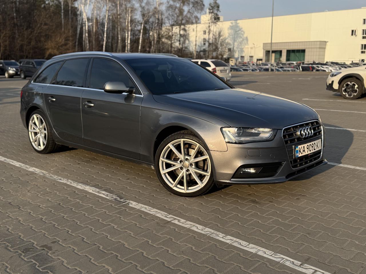 Audi A4 - фото 6
