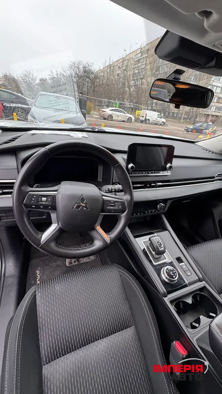 Mitsubishi Outlander - фото 16