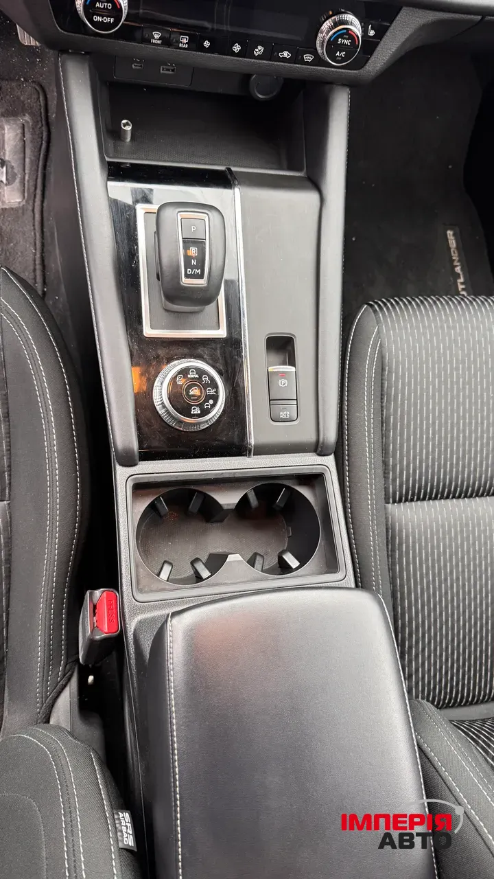 Mitsubishi Outlander - фото 13