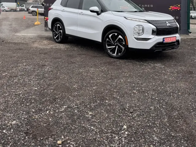Mitsubishi Outlander - фото 1