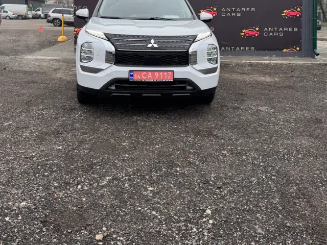Mitsubishi Outlander - фото 2