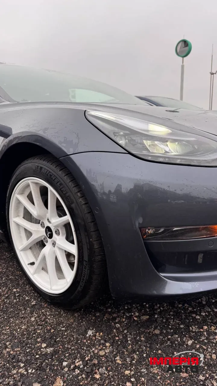 Tesla Model 3 - фото 9
