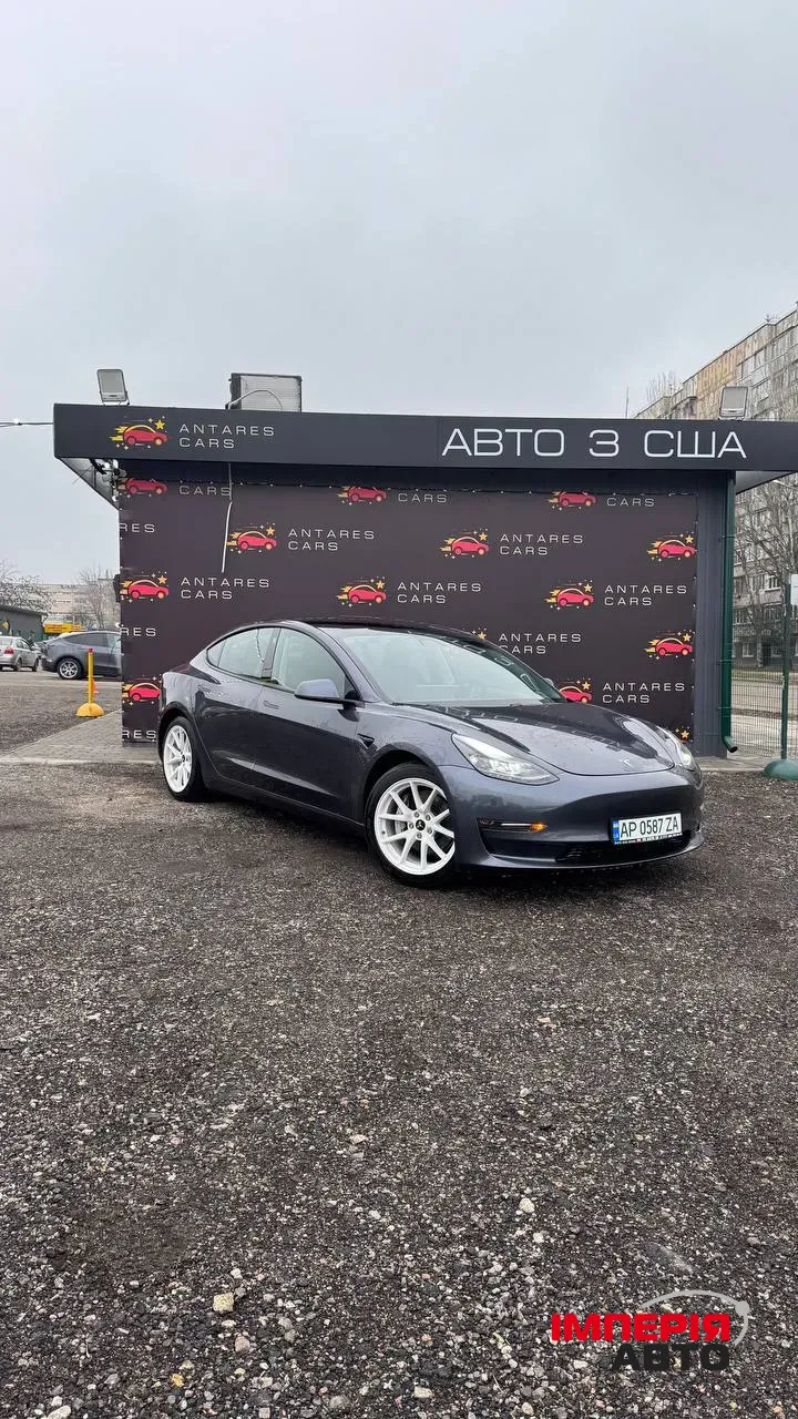 Tesla Model 3 - фото 1