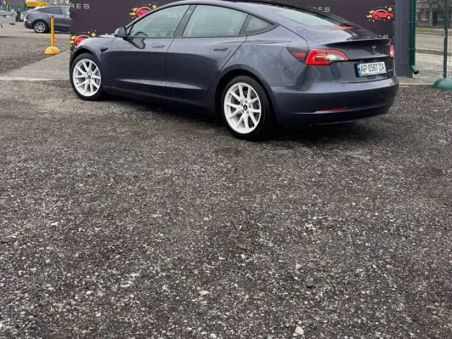 Tesla Model 3 - фото 5
