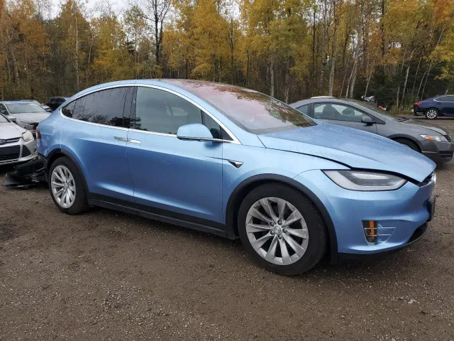 Tesla Model X - фото 1