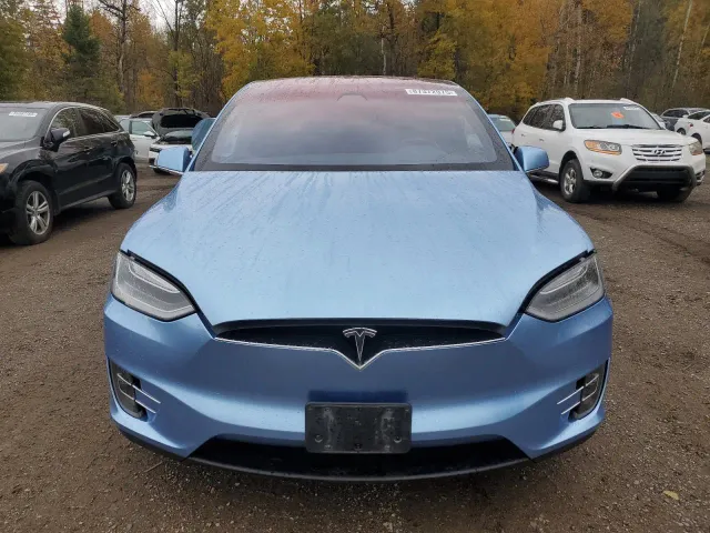 Tesla Model X - фото 2