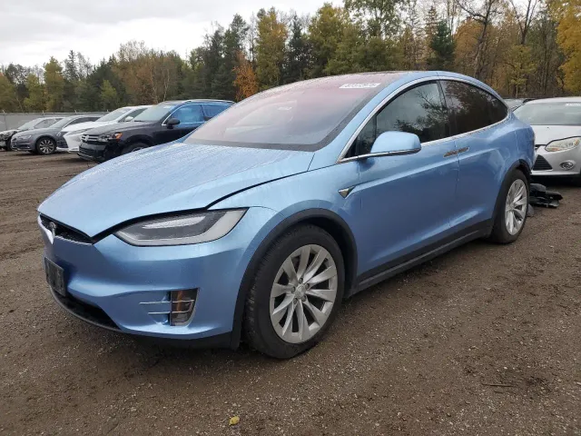Tesla Model X - фото 3