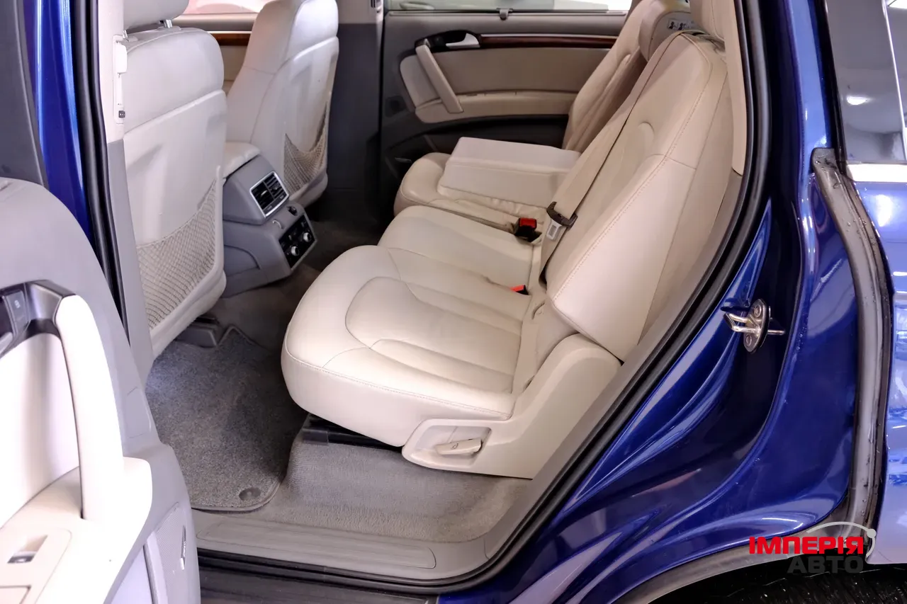Audi Q7 - фото 8