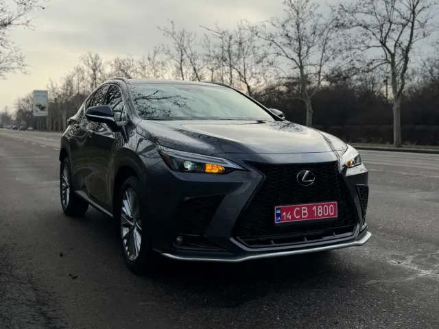 Lexus NX - фото 1