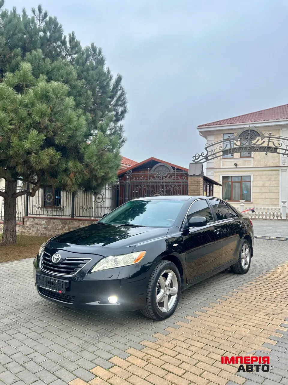 Toyota Camry - фото 2