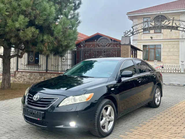 Toyota Camry - фото 2