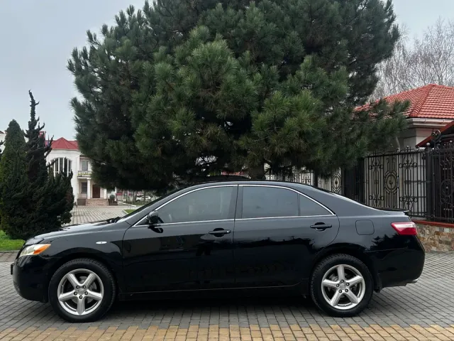 Toyota Camry - фото 3