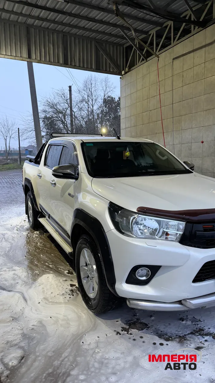 Toyota Hilux - фото 2