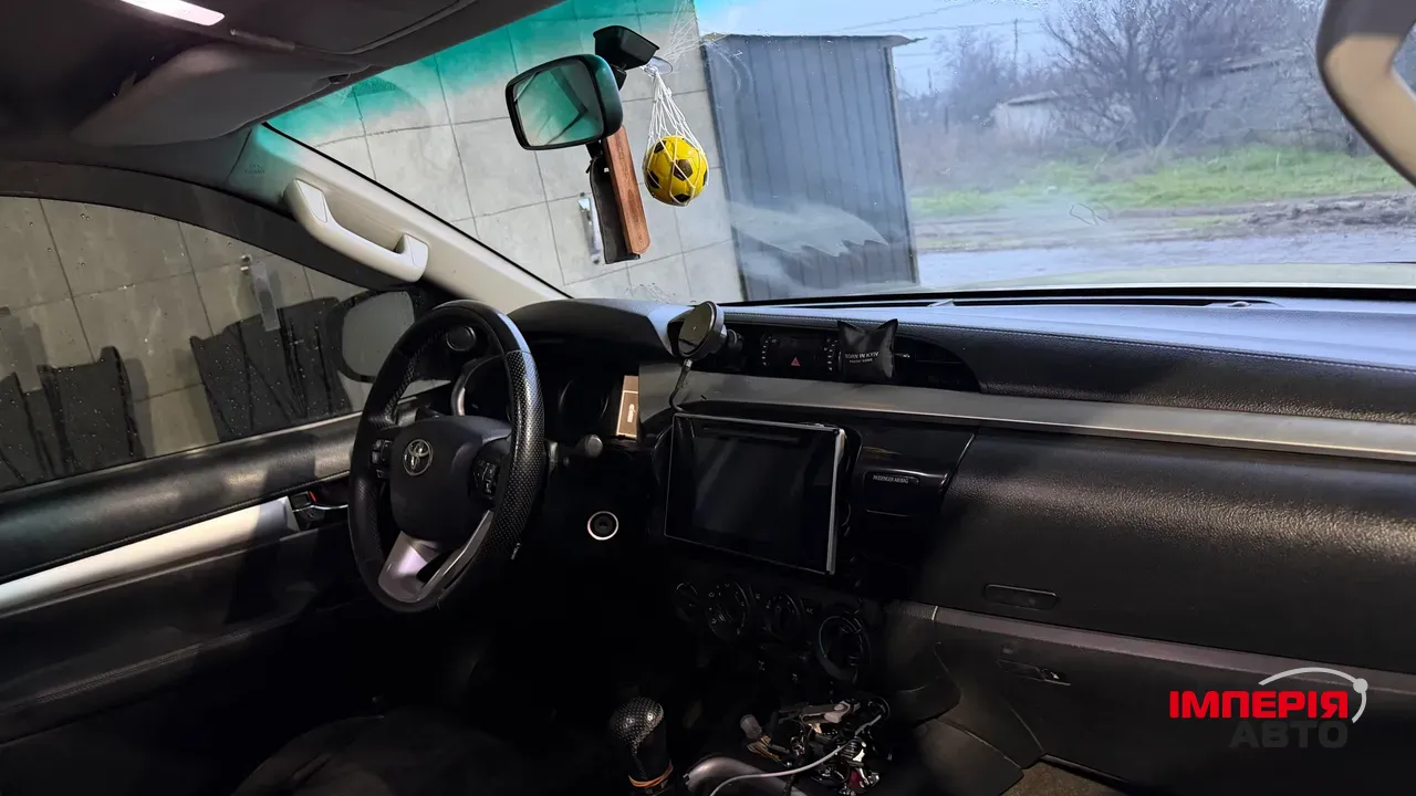 Toyota Hilux - фото 7