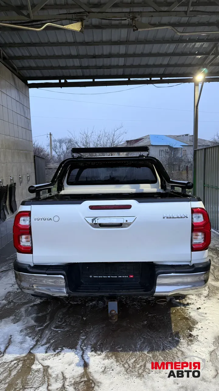 Toyota Hilux - фото 4