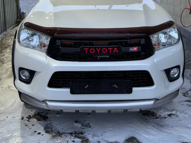 Toyota Hilux - фото 1